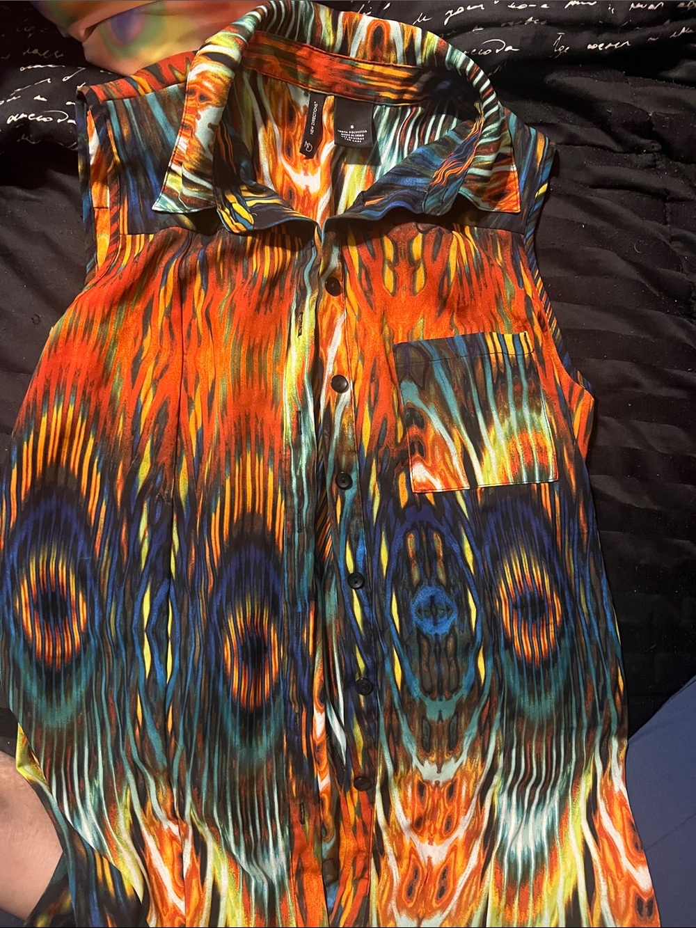 New Directions peacock Print Button-Up Shirt, size small.